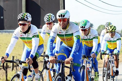 Equipe durante treinamento / Foto: Luis Claudio Antunes/Bike76